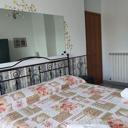 Libro Di Sogni - B&B Letterario กาแซร์ตาเวคเกีย ภายนอก รูปภาพ