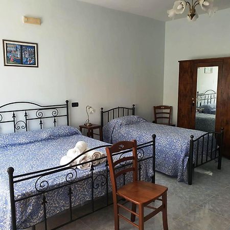 Libro Di Sogni - B&B Letterario กาแซร์ตาเวคเกีย ภายนอก รูปภาพ