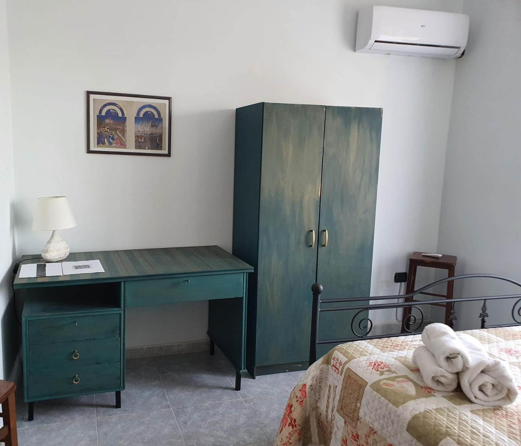 Libro Di Sogni - B&B Letterario กาแซร์ตาเวคเกีย ภายนอก รูปภาพ