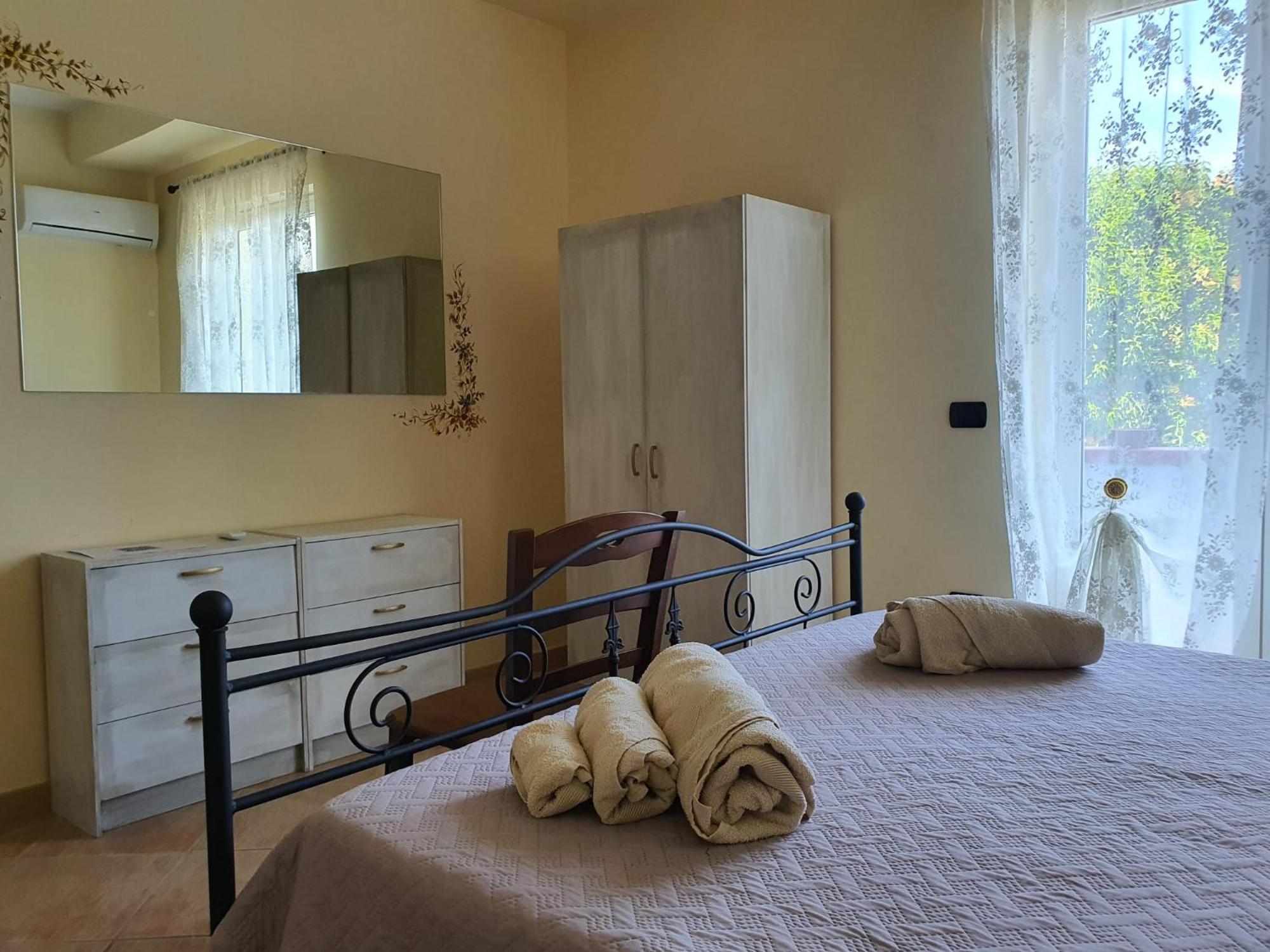 Libro Di Sogni - B&B Letterario กาแซร์ตาเวคเกีย ภายนอก รูปภาพ