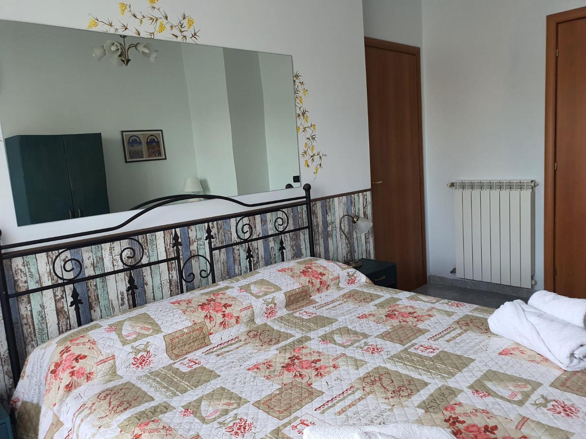 Libro Di Sogni - B&B Letterario กาแซร์ตาเวคเกีย ภายนอก รูปภาพ