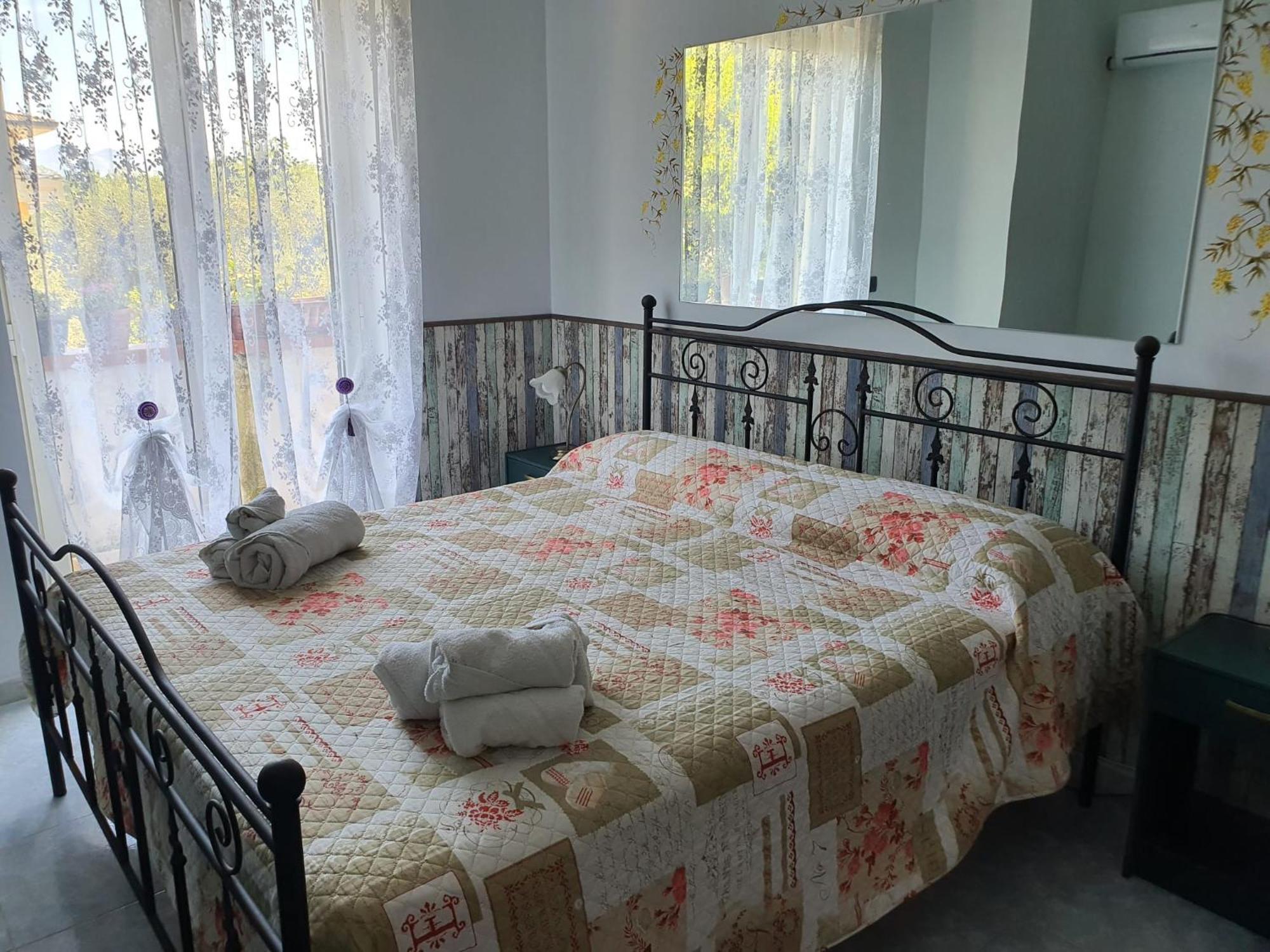 Libro Di Sogni - B&B Letterario กาแซร์ตาเวคเกีย ภายนอก รูปภาพ